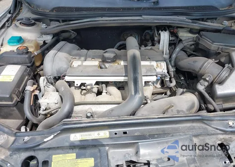 2002 Volvo V70 Xc z USA, uszkodzony, nr VIN YV1SZ58D321053477